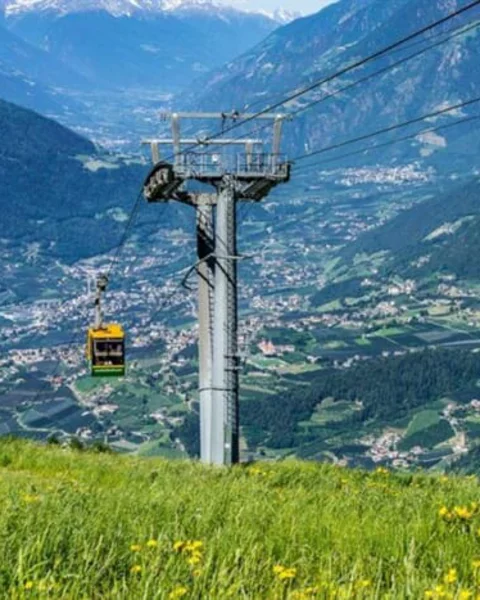 [Translate to English:] Mit der Taser Seilbahn auf den Schennaberg fahren