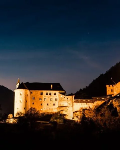 [Translate to English:] schloss tirol