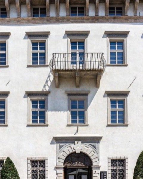 [Translate to English:] eingang stadtmuseum meran 00568 1200x800 1024x683
