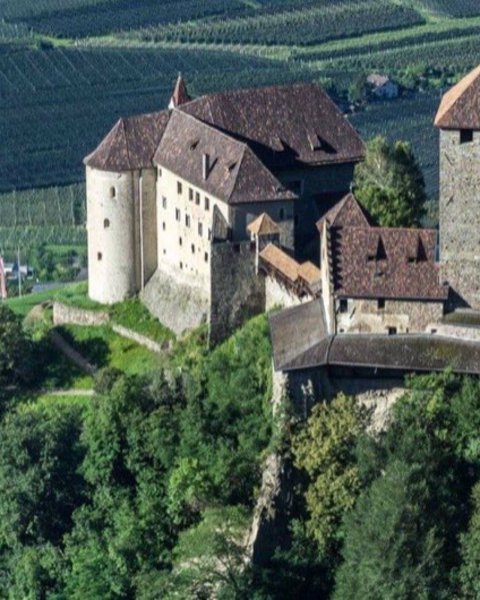 [Translate to English:] schloss tirol 08764