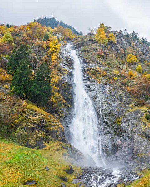 [Translate to English:] Partschinser Wasserfall im Herbst